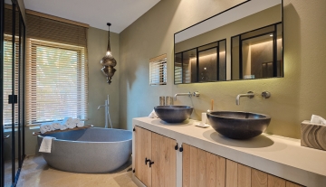 Resa Estates finca campo san jose Ibiza bathroom tub.jpg